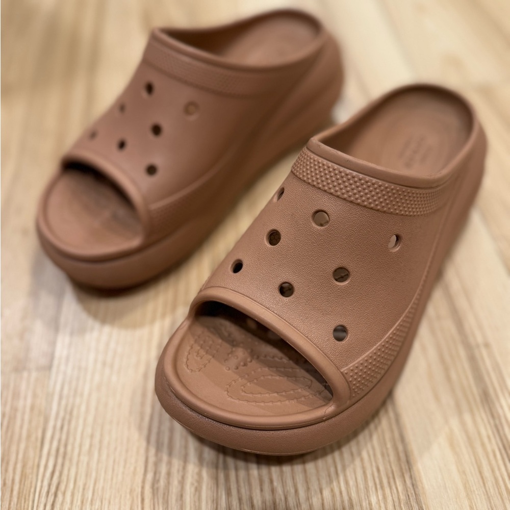 CROCS womens Crush Platform Slides, Wedge Sandals in cork size 8 iconic comfort